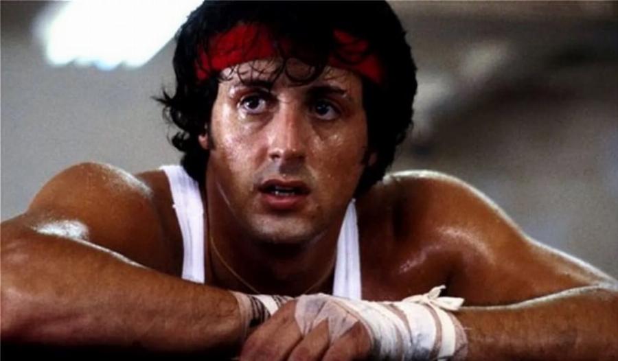 Ήταν πάμφτωχος και με παραμορφωμένο πρόσωπο. Τον έδιωξαν από 300 οντισιόν και τον έμαθε ο κόσμος σε μια νύχτα