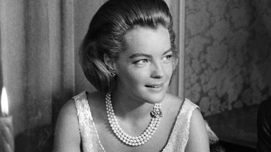 Ρόμι Σνάιντερ: Ο παράφορος έρωτας με τον Αλέν Ντελόν, οι αποτυχημένοι γάμοι, ο ακαριαίος θάνατος του γιου της, ο εγκλεισμός σε κλινική και ο θάνατός της στα 43