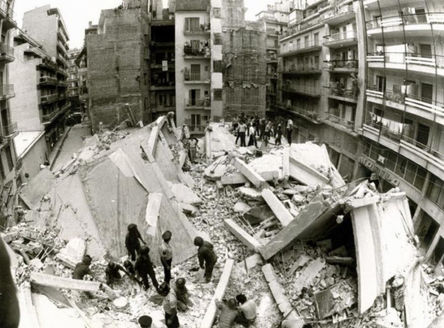 “Μαύρη” επέτειος: Ο καταστροφικός σεισμός της Θεσσαλονίκης – Η νύχτα που συγκλόνισε με 49 νεκρούς και 100άδες τραυματίες