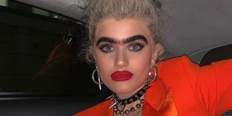 Δεν θα την αναγνώριζες με τίποτα: Όταν η Σοφία Χατζηπαντελή ήταν κατάξανθη χωρίς τεράστια φρύδια