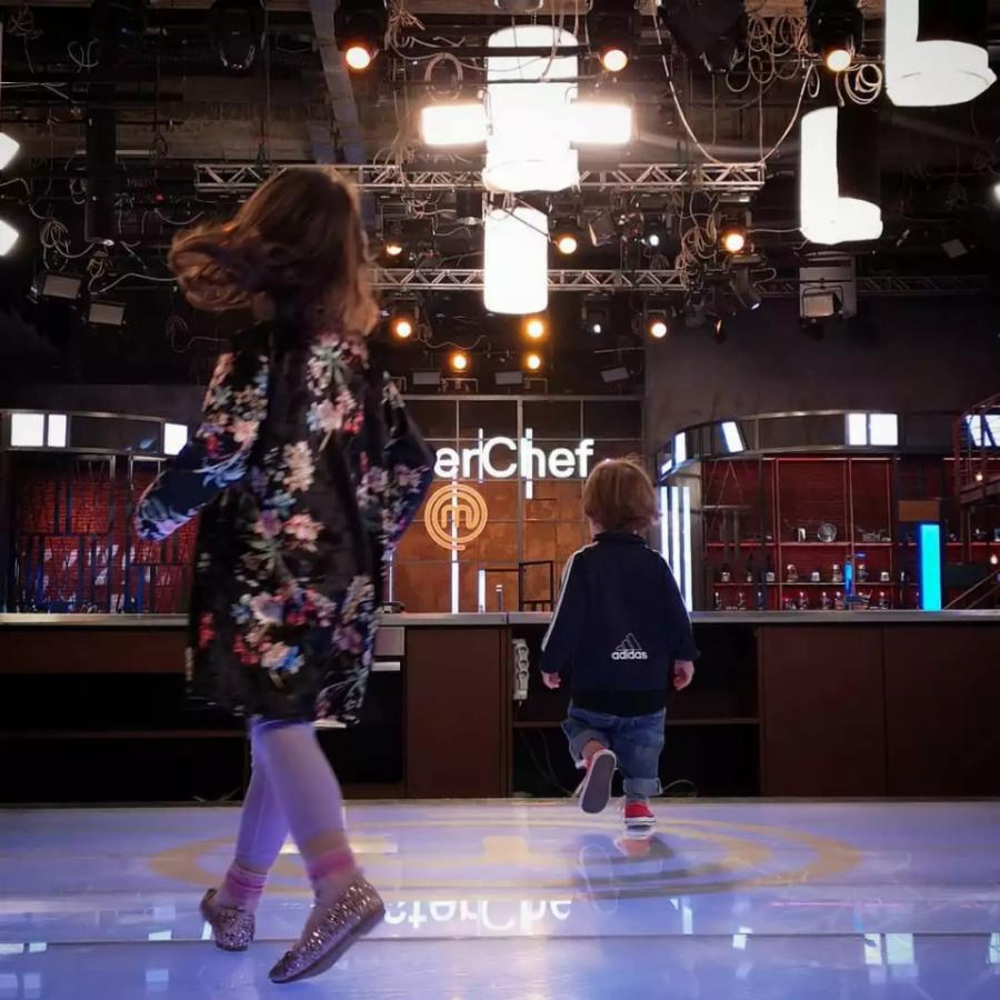 Σωτήρης Κοντιζάς: Ο γοητευτικός σεφ, η δουλειά στην τράπεζα, το Masterchef, η όμορφη σύζυγός του και η ζωή με τα 3 του παιδιά