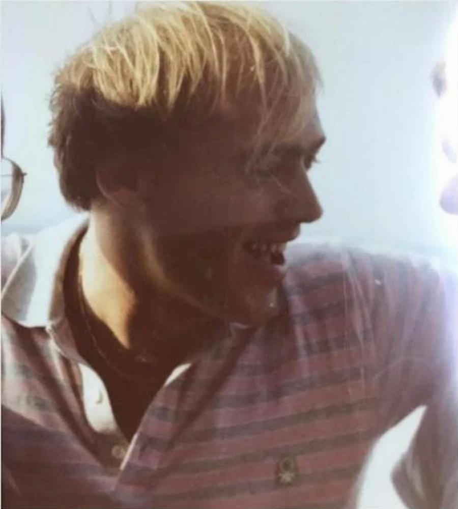 Στέλιος Παρλιάρος: Η σχέση με την Πολη, το όνειρο της αρχιτεκτονικής, το παράπονο της μαμάς και η τραυματική εμπειρία στην τηλεόραση