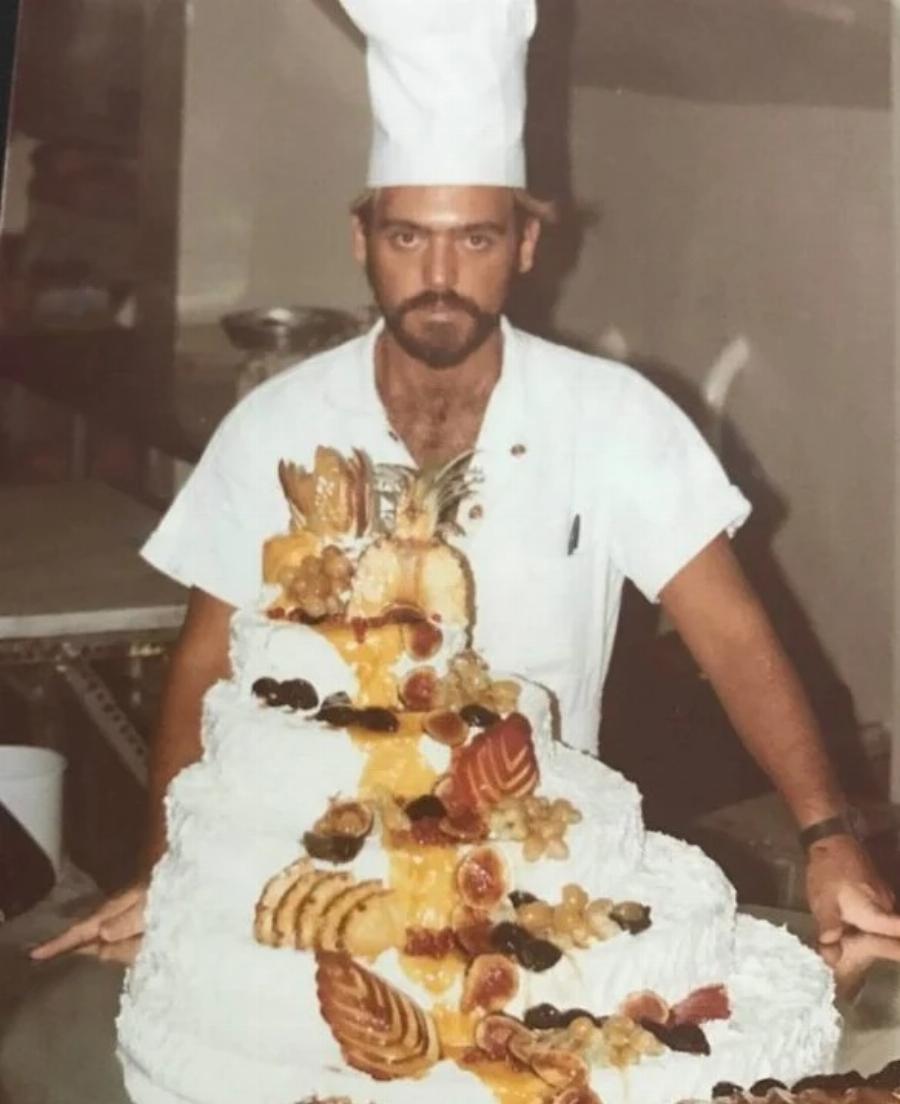 Στέλιος Παρλιάρος: Η σχέση με την Πολη, το όνειρο της αρχιτεκτονικής, το παράπονο της μαμάς και η τραυματική εμπειρία στην τηλεόραση