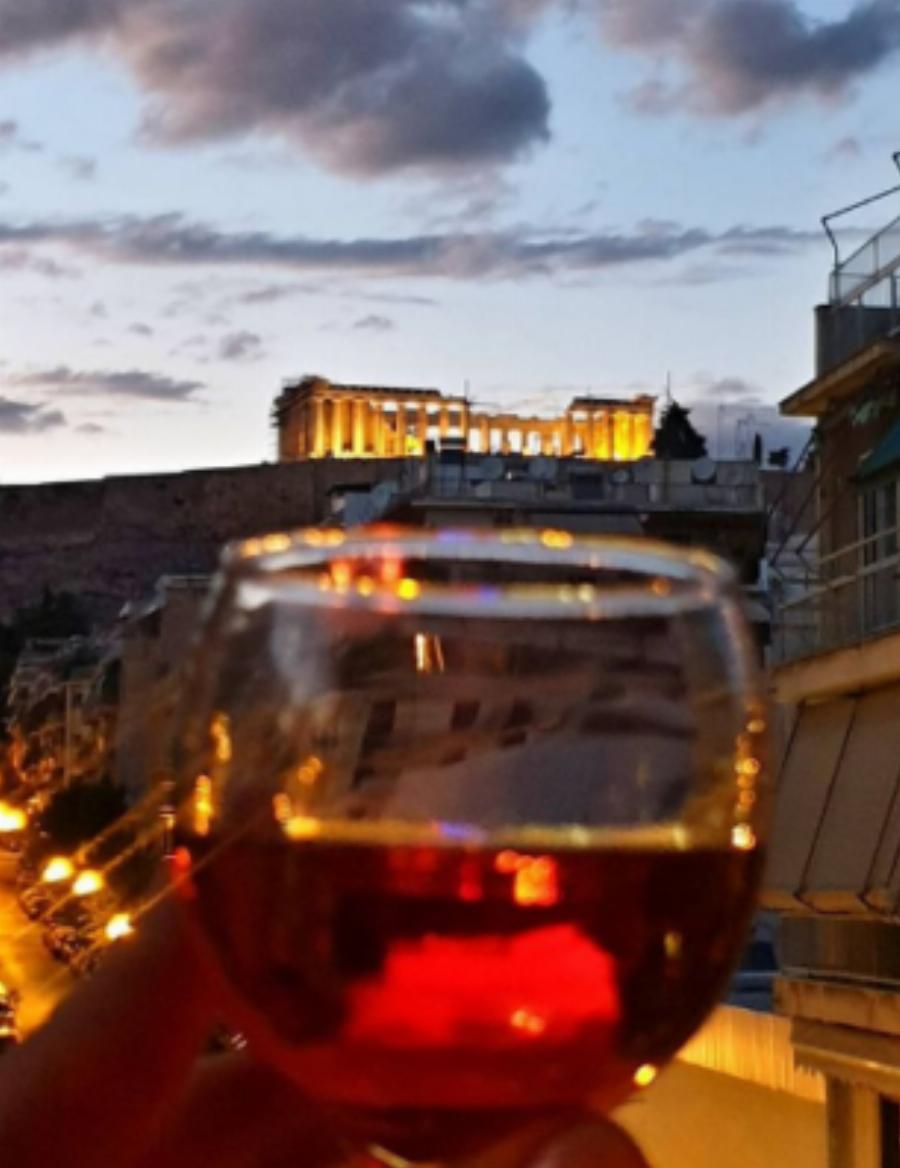 Στράτος Τζώρτζογλου: Το πολυτελές σπίτι, με τη γυναίκα του, Σοφία Μαριόλα, στο κέντρο της Αθήνας και η μαγευτική θεά στην Ακρόπολη