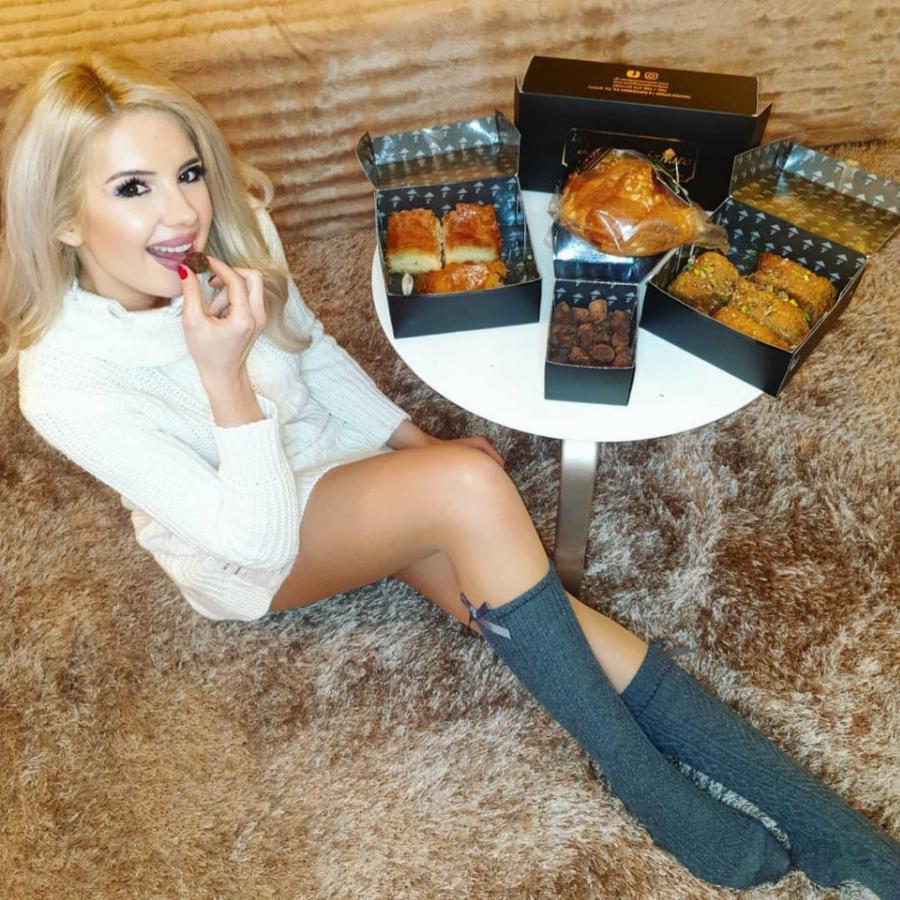 Στράτος Τζώρτζογλου: Το πολυτελές σπίτι, με τη γυναίκα του, Σοφία Μαριόλα, στο κέντρο της Αθήνας και η μαγευτική θεά στην Ακρόπολη