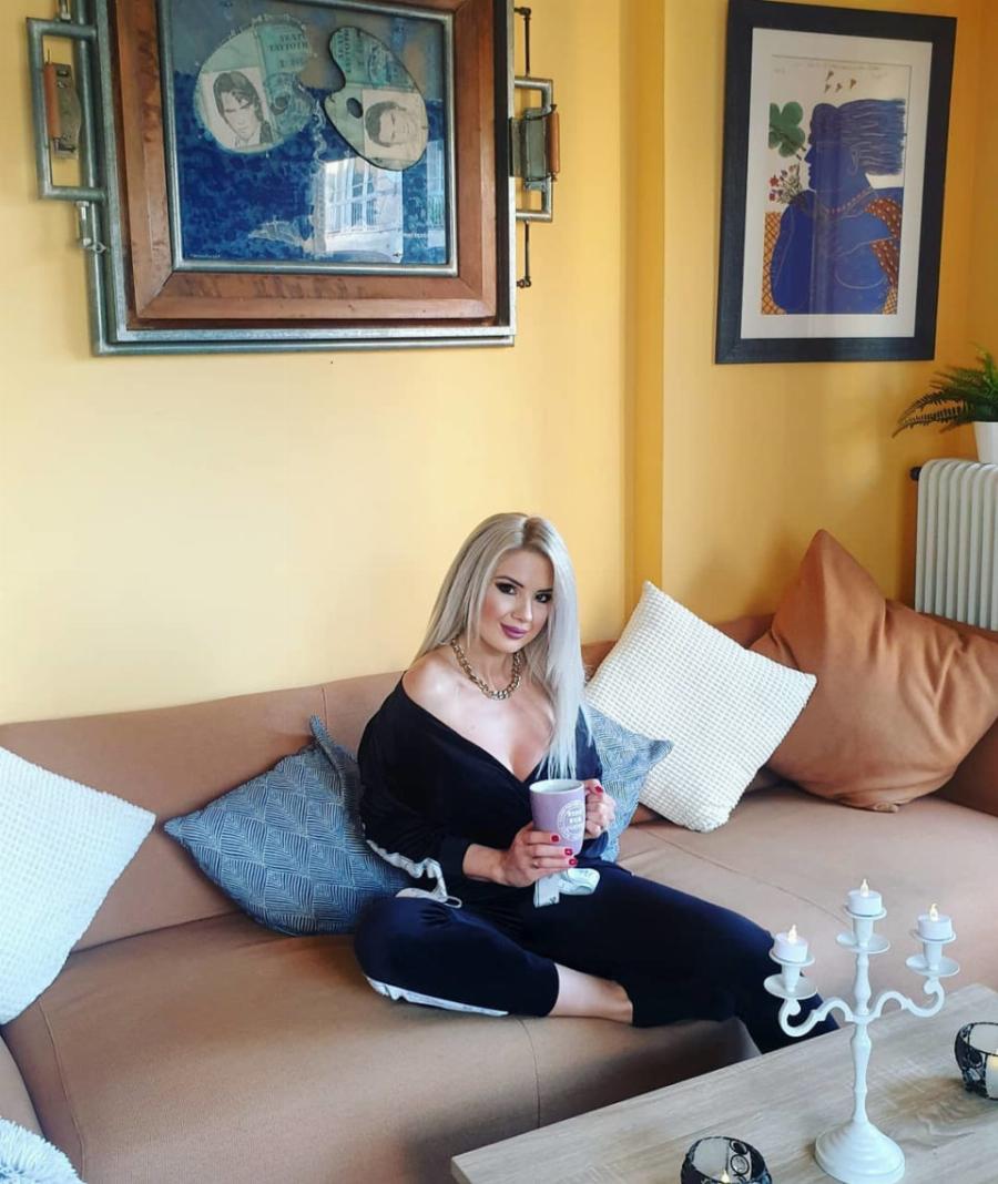 Στράτος Τζώρτζογλου: Το πολυτελές σπίτι, με τη γυναίκα του, Σοφία Μαριόλα, στο κέντρο της Αθήνας και η μαγευτική θεά στην Ακρόπολη