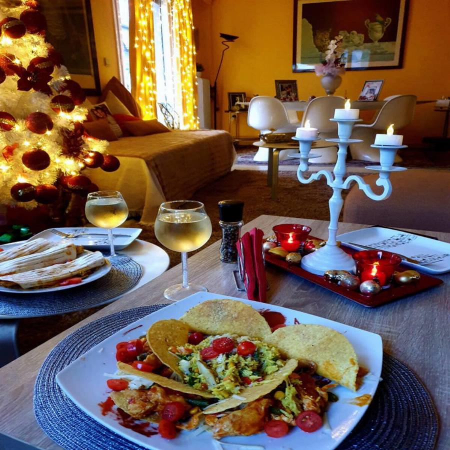 Στράτος Τζώρτζογλου: Το πολυτελές σπίτι, με τη γυναίκα του, Σοφία Μαριόλα, στο κέντρο της Αθήνας και η μαγευτική θεά στην Ακρόπολη