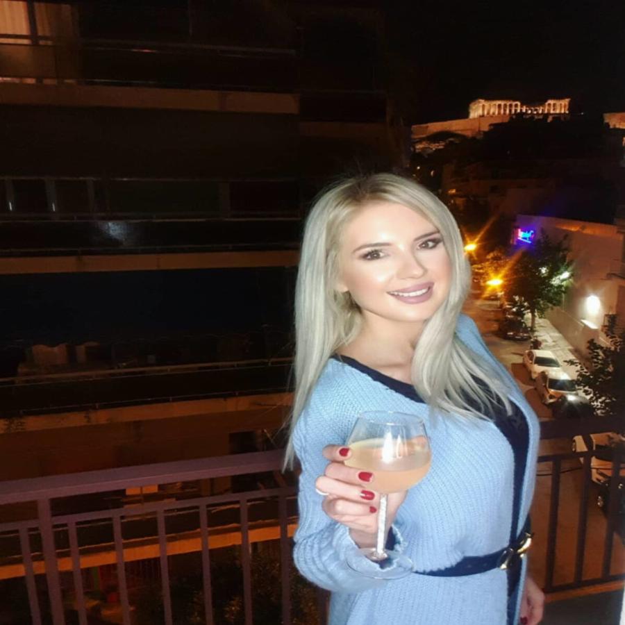 Στράτος Τζώρτζογλου: Το πολυτελές σπίτι, με τη γυναίκα του, Σοφία Μαριόλα, στο κέντρο της Αθήνας και η μαγευτική θεά στην Ακρόπολη