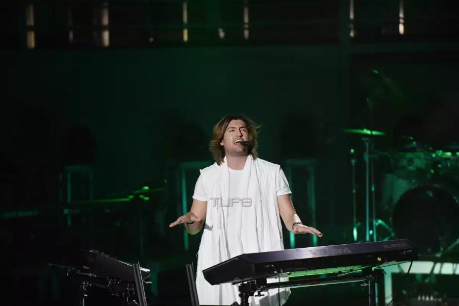 Αποθεώθηκε η Καίτη Γαρμπή μαζί με τον γιο της Δημήτρη Σχοινά στη συναυλία της στο Βεάκειο