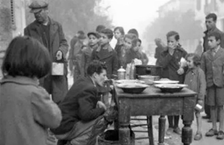 Τα φαγητά «της πείνας»: Οι συνταγές επιβίωσης στην κατοχή, τις έφτιαχναν οι γιαγιάδες και οι παππούδες μας και έδιναν την ψευδαίσθηση του κρέατος