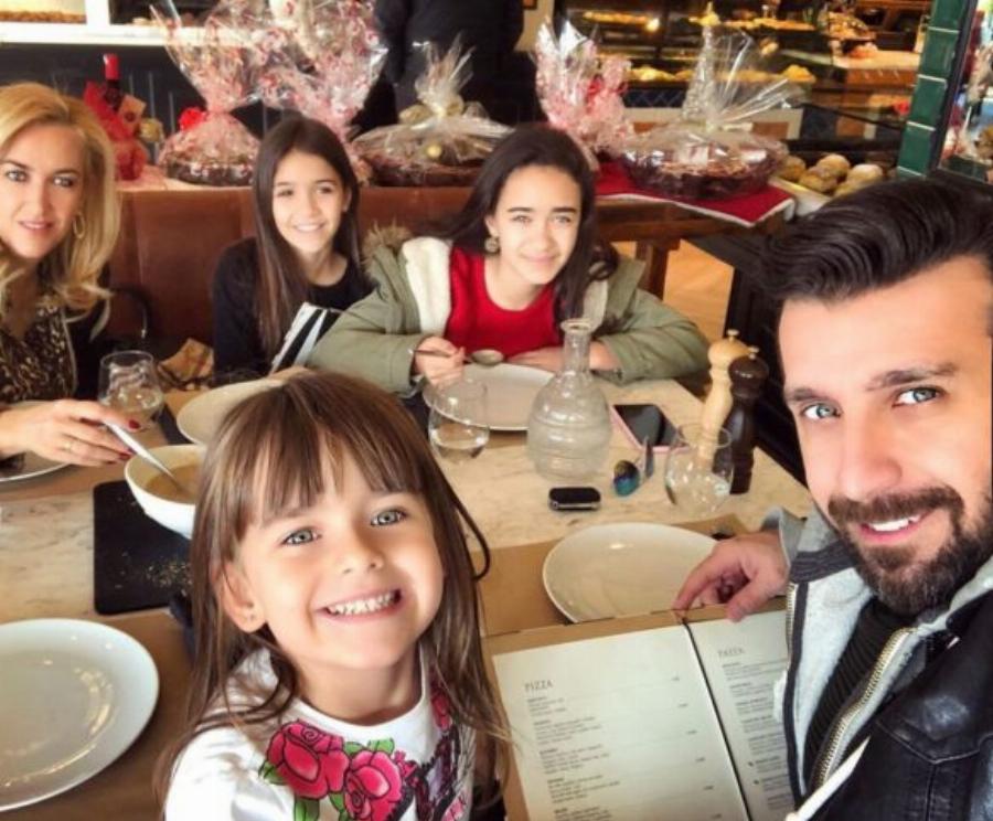 Ζένια Πετρέλη: Η μικρή κόρη του Θάνου Πετρέλη είναι ίδια ο πατέρας της και είναι ένα αγγελούδι, βγαλμένο από ταινία