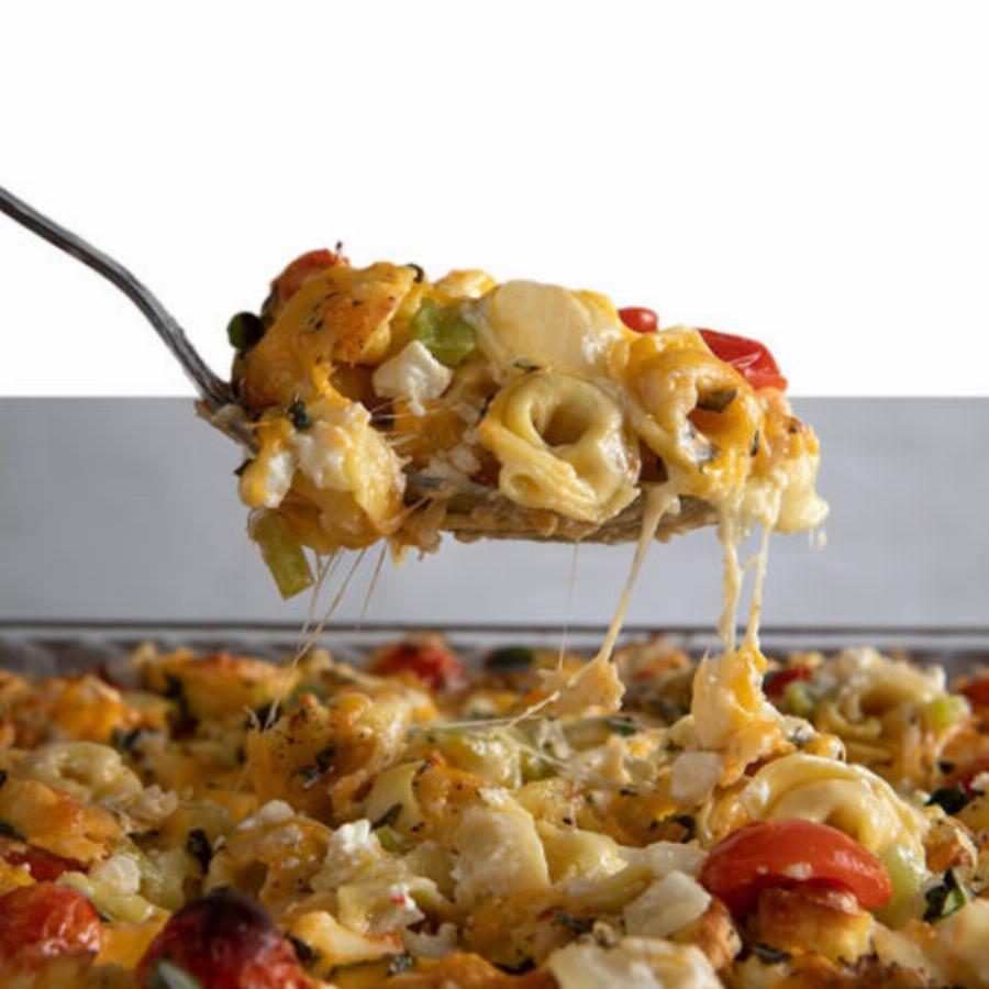 Άκης Πετρετζίκης: Βρήκαμε την ωραιότερη συνταγή για τορτελίνια με τυρί στον φούρνο