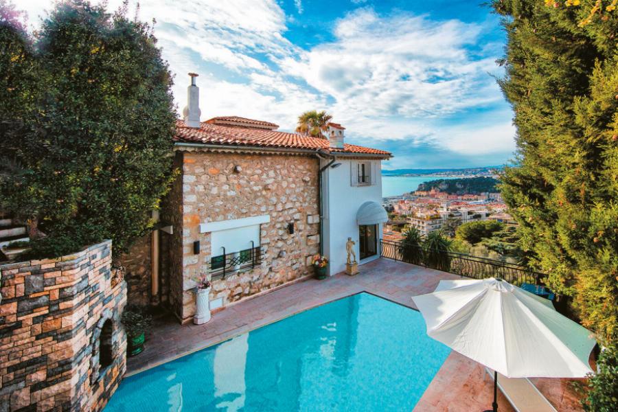 Κρατηθείτε: Ζαλίζει το νούμερο για 3 διανυκτερεύσεις στη βίλα του Τράγκα στη Νίκαια