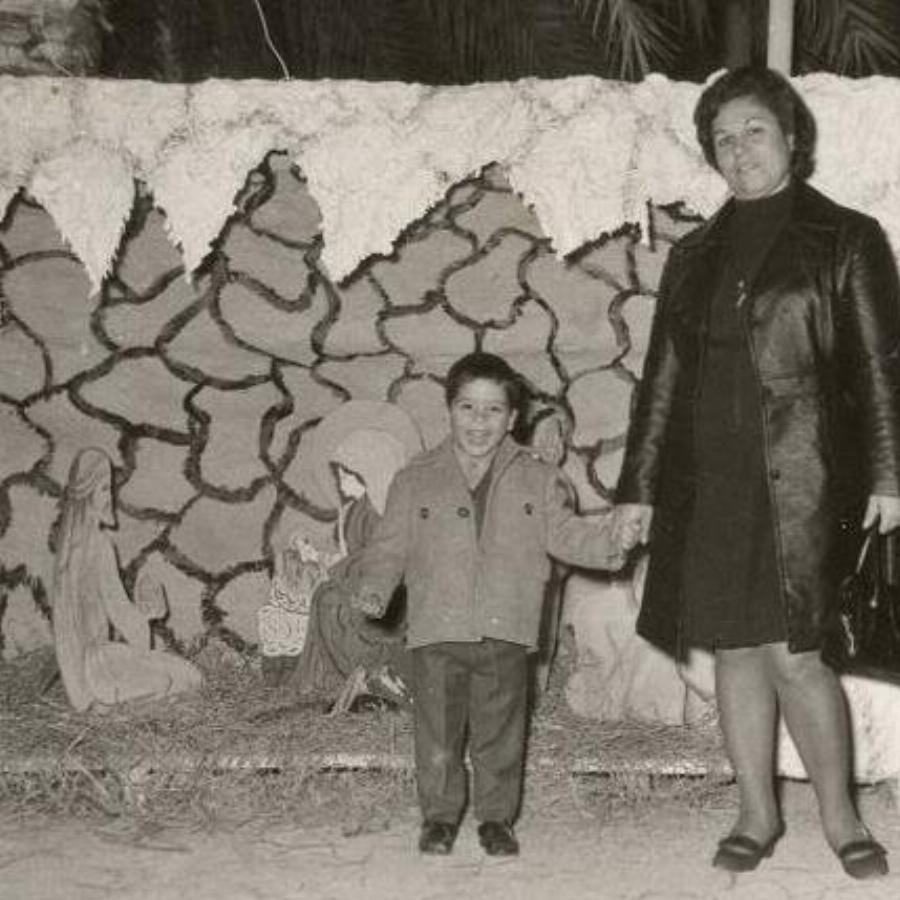 Τζένη Χειλουδάκη: Αδημοσίευστες εικόνες της, πριν την αλλαγή φύλου – Ήταν αγοράκι στην αγκαλιά της μαμάς