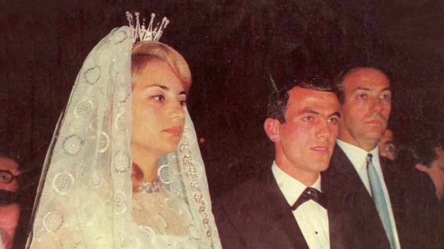 Βίκυ Μοσχολιού: Ο αυστηρός πατέρας, η πρεμιέρα στο πάλκο, ο γάμος με τους χιλιάδες καλεσμένους και τα τελευταία της λόγια πριν πεθάνει