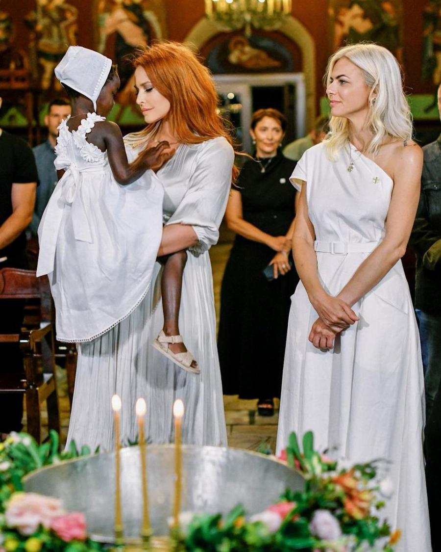 Η Χριστίνα Κοντοβά βάφτισε την κόρη της Ada, με νονά την Σίσσυ Χρηστίδου