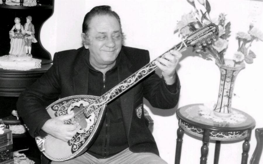 Γιώργος Ζαμπέτας: Η μεγάλη καριέρα, οι ουσίες και το μοναχικό τέλος του βασιλιά του μπουζουκιού, ξεχασμένος από όλους