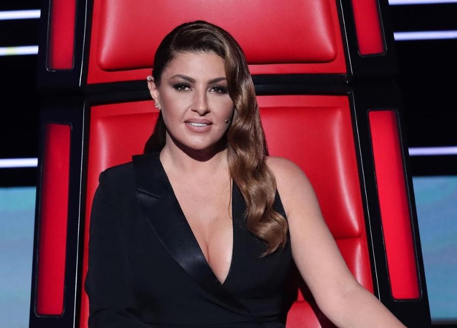 Έλενα Παπαρίζου: Ο δύσκολος χωρισμός με τον Τονυ, ο κρυφός γάμος, τα δυο άγνωστα αδέρφια και η μάχη με τα κιλά