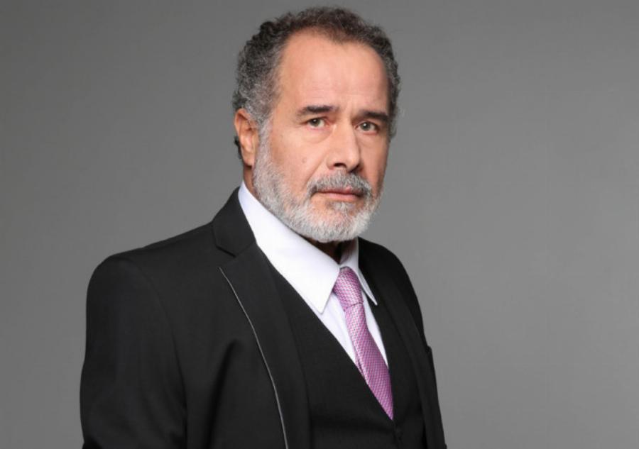 Θοδωρής Κατσαφάδος: Tα δύσκολα φτωχικά χρόνια, το βαρύ πένθος για την σύζυγό του και η απώλεια του αδερφού του από χειροβομβίδα