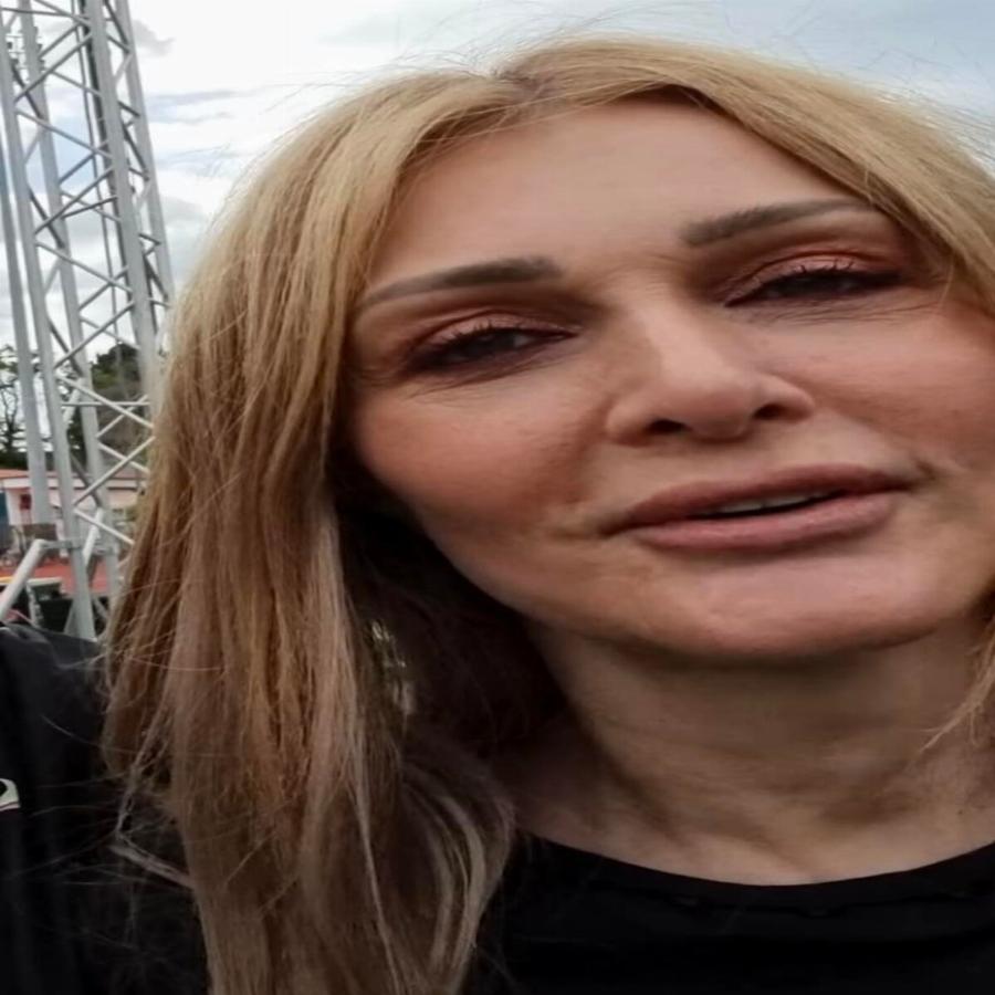 Ναι είναι η Νατάσα Θεοδωρίδου χωρίς κανένα φίλτρο στα 51 της και παραμένει φρέσκια και όμορφη