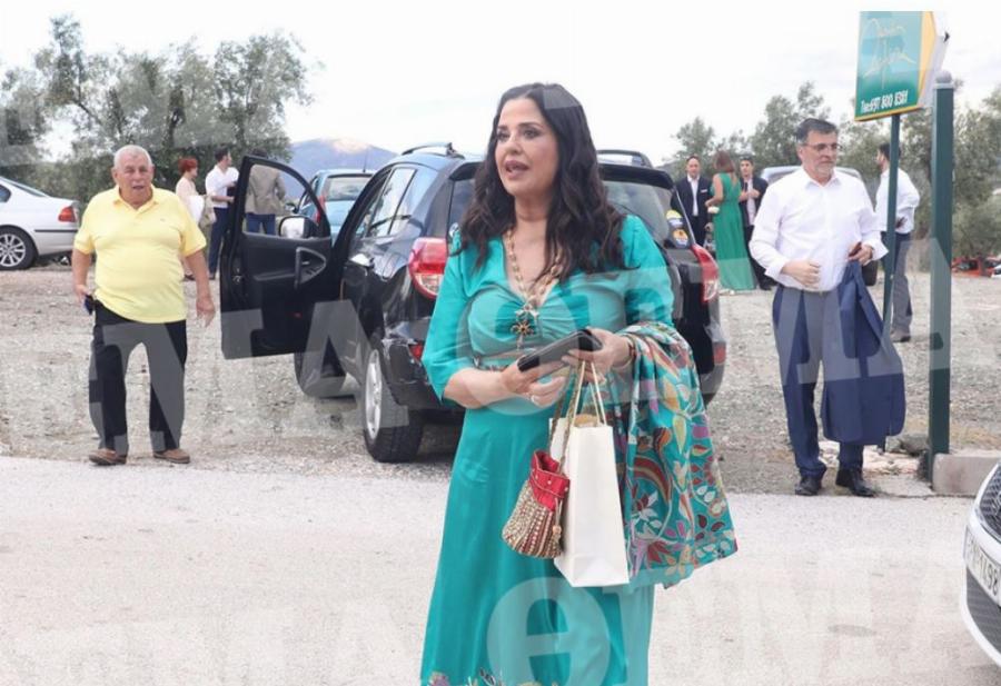 «Να ζήσουν χίλιες ζωές»: Συγκινημένη στον γάμο του γιου της Ορφέα Αυγουστίδη η Μαρία Τζομπανάκη