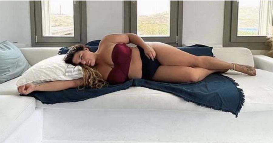 Στιγμές χαλάρωσης και ξεγνοιασιάς για τη Δανάη Μπάρκα στη Μύκονο