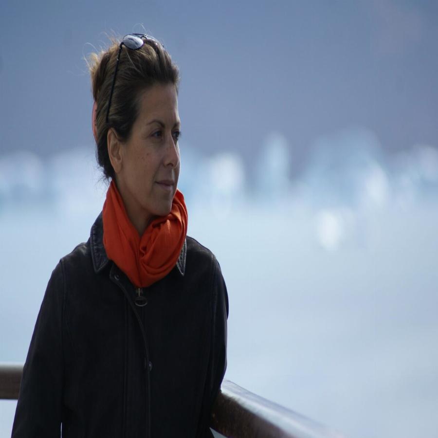 Μάγια Τσόκλη: «Κάποιος σου λέει, ψιτ, εσύ που βρίσκεσαι στην ομάδα των ζωντανών, από δω παρακαλώ»