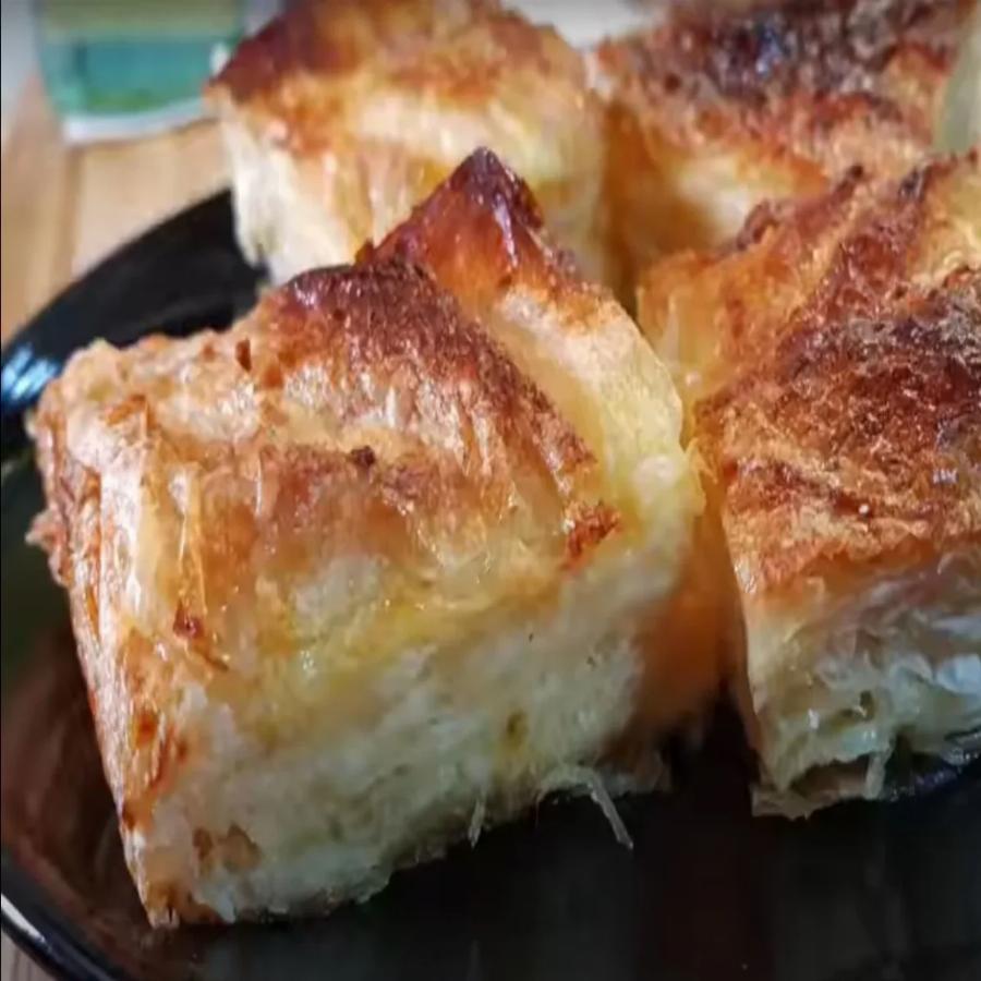 Λαχταριστή τυρόπιτα, αφράτη μέσα και τραγανή απέξω μόνο με λίγα υλικά