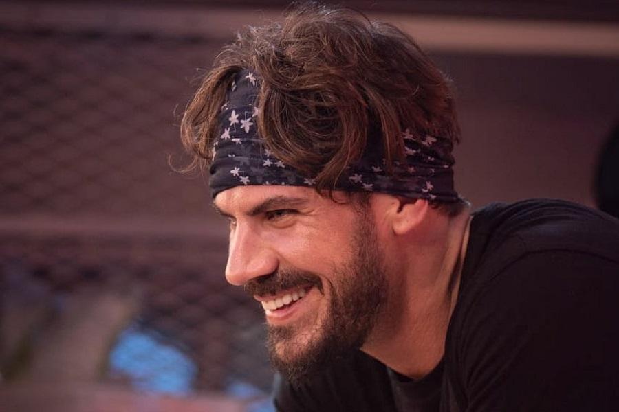 Άκης Πετρετζίκης: Η λάθος συνταγή που τον οδήγησε στην επιτυχία, το ρεκόρ Γκίνες, η νίκη του masterchef και οι προσωπικες σχεσεις του