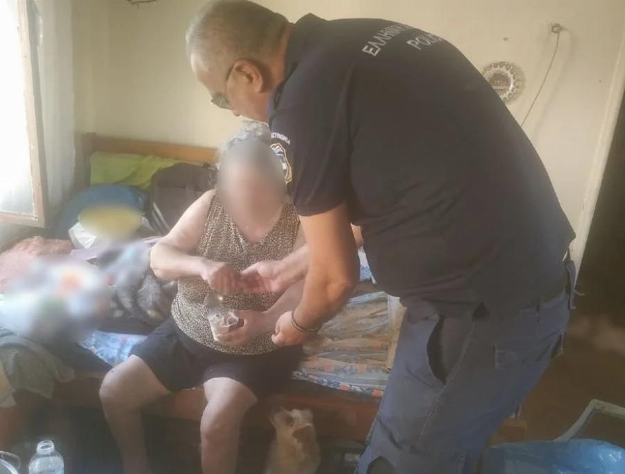 Πράξεις ανθρωπιάς στις Σέρρες: Αστυνομικοί πήγαν νερά και παγωτό σε κατάκοιτη γυναίκα που διψούσε