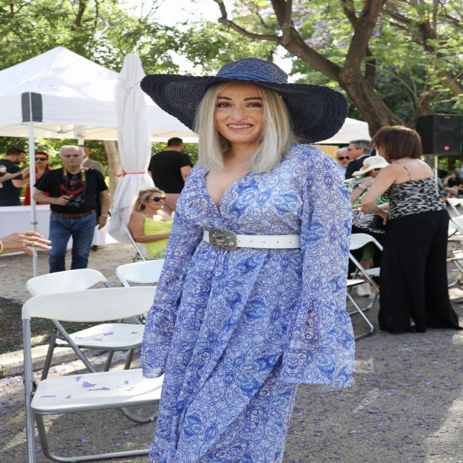 Η καλοκαιρινή εμφάνιση της Ιωάννας Παλιοσπύρου δίπλα στην Αννίτα Ναναθαήλ στη γιορτή υιοθεσίας σκύλων στο Ζάππειο