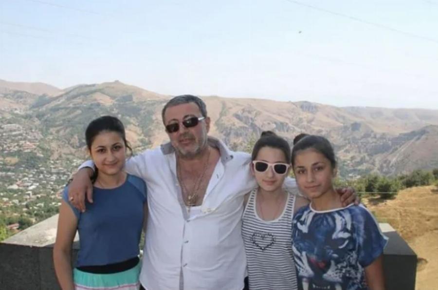 Η εκδίκηση των 3 αδερφών: : Σκότωσαν τον πατέρα τους επειδή τις βίαζε και τις έβαλε να σκάψουν τους τάφους τους