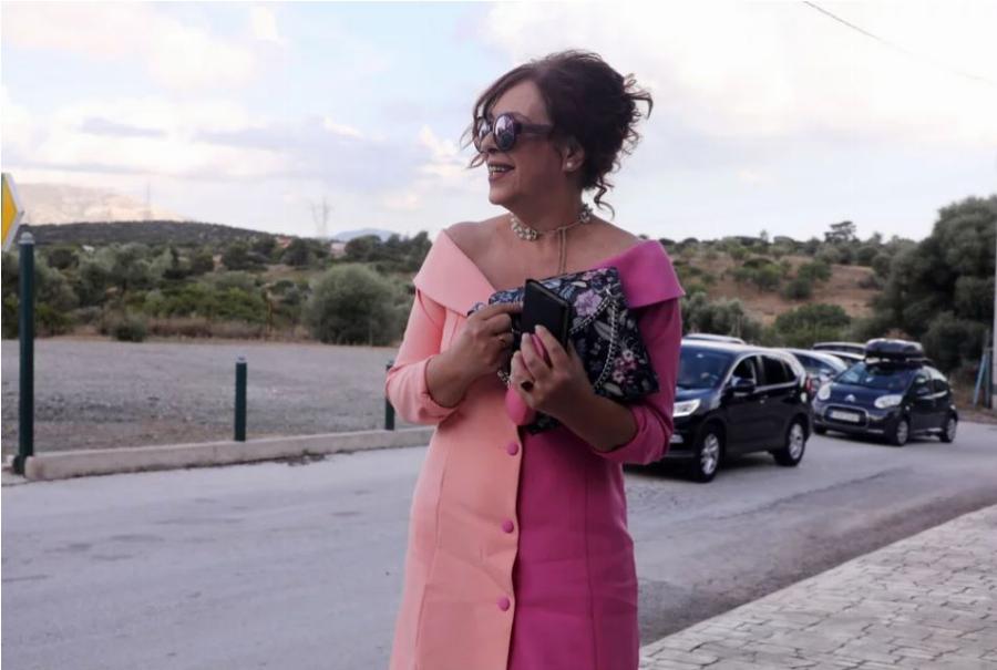 Η νονά Ελένη Ράντου στον γάμο του Ορφέα Αυγουστίδη, ήταν η θεά του στυλ -Τη συνόδευσε η κόρη της, Νικολέττα