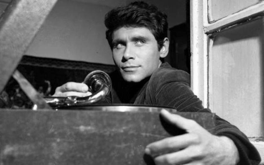 Φαίδων Γεωργίτσης: Ο Έλληνας Τζέιμς Ντιν, τα δύσκολα χρόνια, η ψυχιατρική κλινική και οι γυναίκες της ζωή του