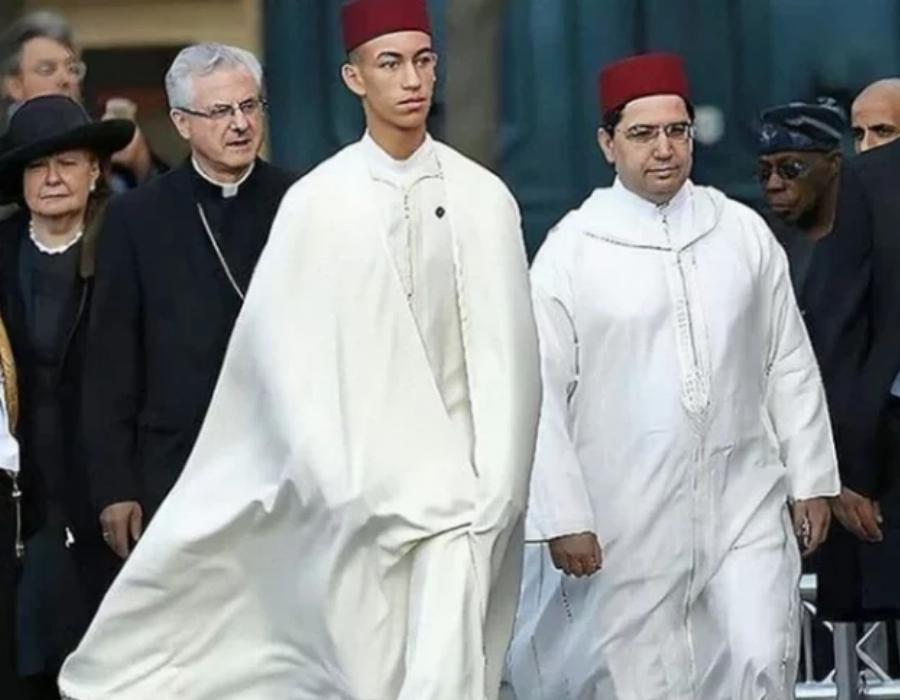 Για το κέφι του έκαψε 500ευρα στη Μύκονο: Αυτός είναι ο ζάμπλουτος 18χρονος Πρίγκιπας με τη χλιδάτη ζωή και τις ατελείωτες σπατάλες