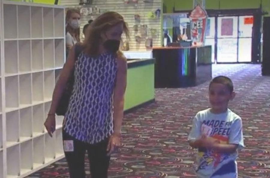 «Καθαρίζω το δωμάτιό μου και πλένω τα πιάτα»: Είναι μόλις 6 χρονών και ονειρεύεται να τον υιοθετήσουν