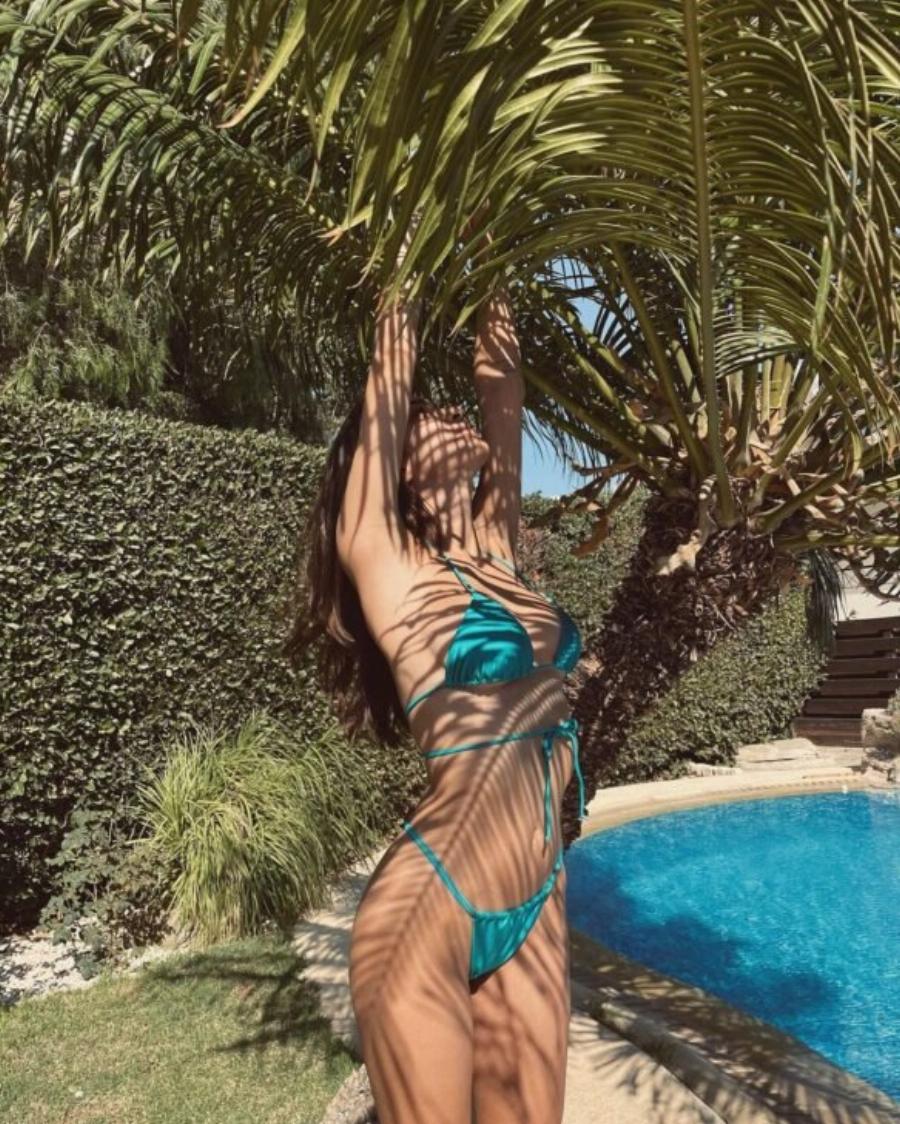 Πανέμορφη και με αψεγάδιαστο σώμα: Η Μαρίνα στη Γη της Ελιάς ποζάρει μπικίνι και ξετρελαίνει το διαδίκτυο