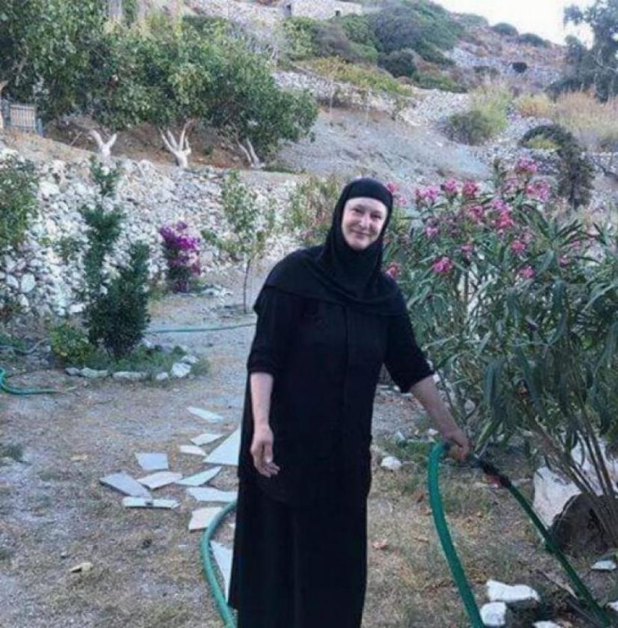 Από τουρίστρια έγινε μοναχή: Η ιστορία της Γερόντισσας Ειρήνης που θεραπεύει ανθρώπους με κατάθλιψη