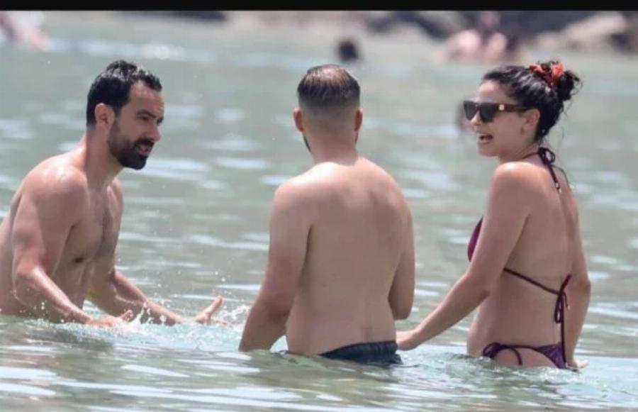 Την έπιασε ο φακός των παπαράτσι στην παραλία: Έτσι είναι το σώμα της Χριστίνας Μπόμπα, χωρίς ρετούς – Πιο όμορφη από ποτέ με καλλίγραμο κορμί