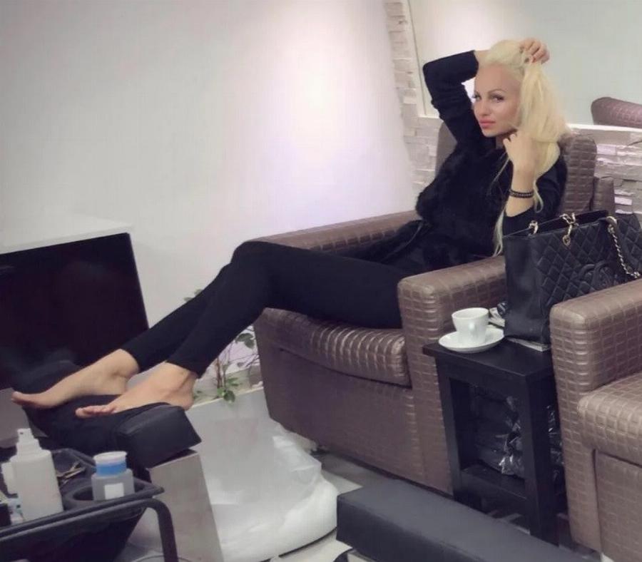 «Ελληνίδα Πάμελα Αντερσον»: Ποια είναι η Βαρβάρα Κίρκη, η πρώην σύντροφος του Αδαμαντίδη