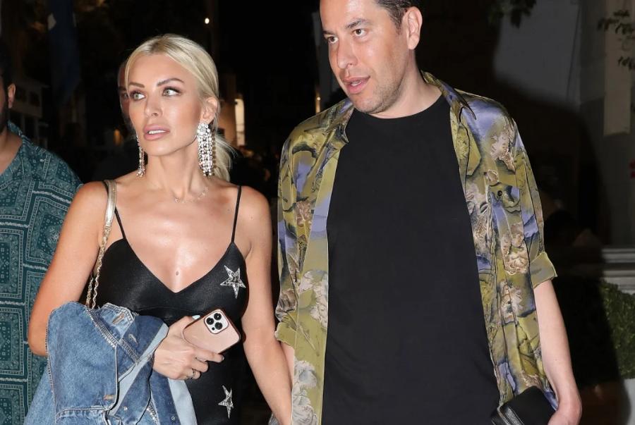 «Έτριξαν» τα σοκάκια της Μυκόνου: Η εντυπωσιακή εμφάνιση της Κατερίνας Καινούργιου στα στενά του νησιού