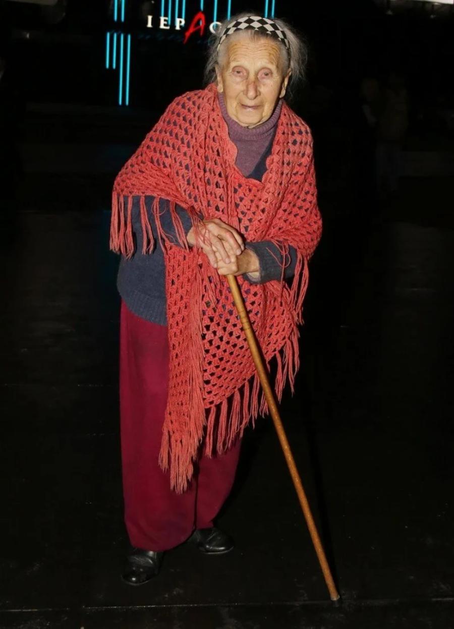 Έφυγαν αθόρυβα χωρίς κανείς να τους πάρει χαμπάρι: 32 αγαπημένοι διάσημοι Έλληνες που έφυγαν από κοντά μας τον τελευταίο χρόνο