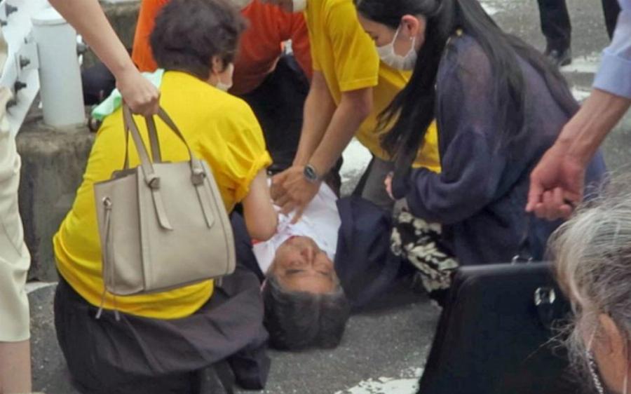 Νεκρός ο πρώην πρωθυπουργός της Ιαπωνίας Σίνζο Άμπε μετά τη σφαίρα που δέχτηκε στην πλάτη