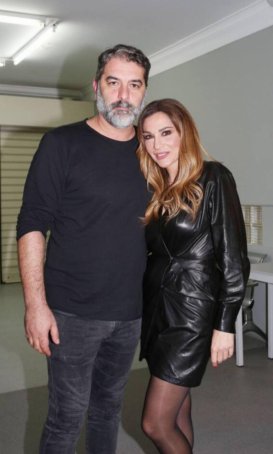 Πιο κούκλα από ποτέ η Δέσποινα Βανδή: Ευτυχισμένη γιορτάζει τα γενέθλιά της – Αυτή είναι η διαφορά ηλικίας με τον Βασίλη Μπισμπίκη