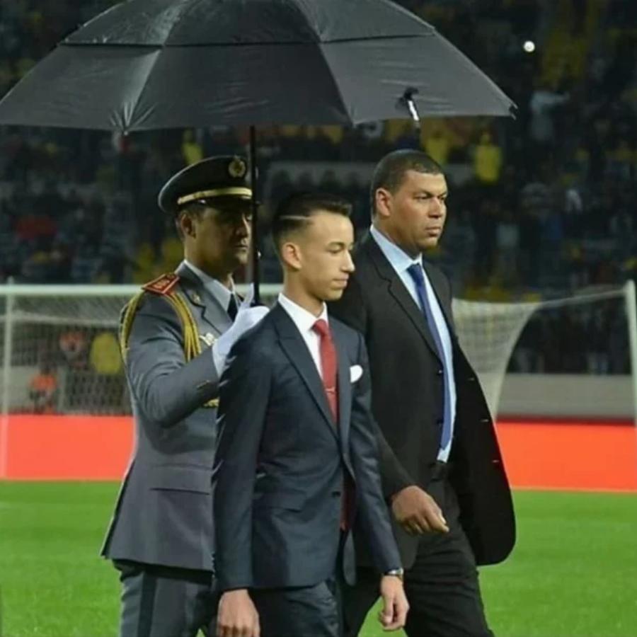 Για το κέφι του έκαψε 500ευρα στη Μύκονο: Αυτός είναι ο ζάμπλουτος 18χρονος Πρίγκιπας με τη χλιδάτη ζωή και τις ατελείωτες σπατάλες