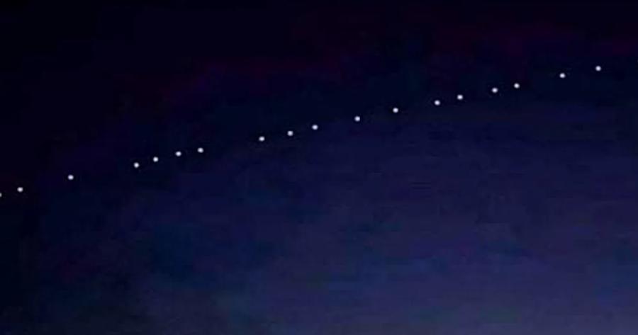 Μοναδικό θέαμα: Περίεργες φωτεινές κουκίδες έκαναν την εμφάνιση τους στον Ελλαδικό ουρανό