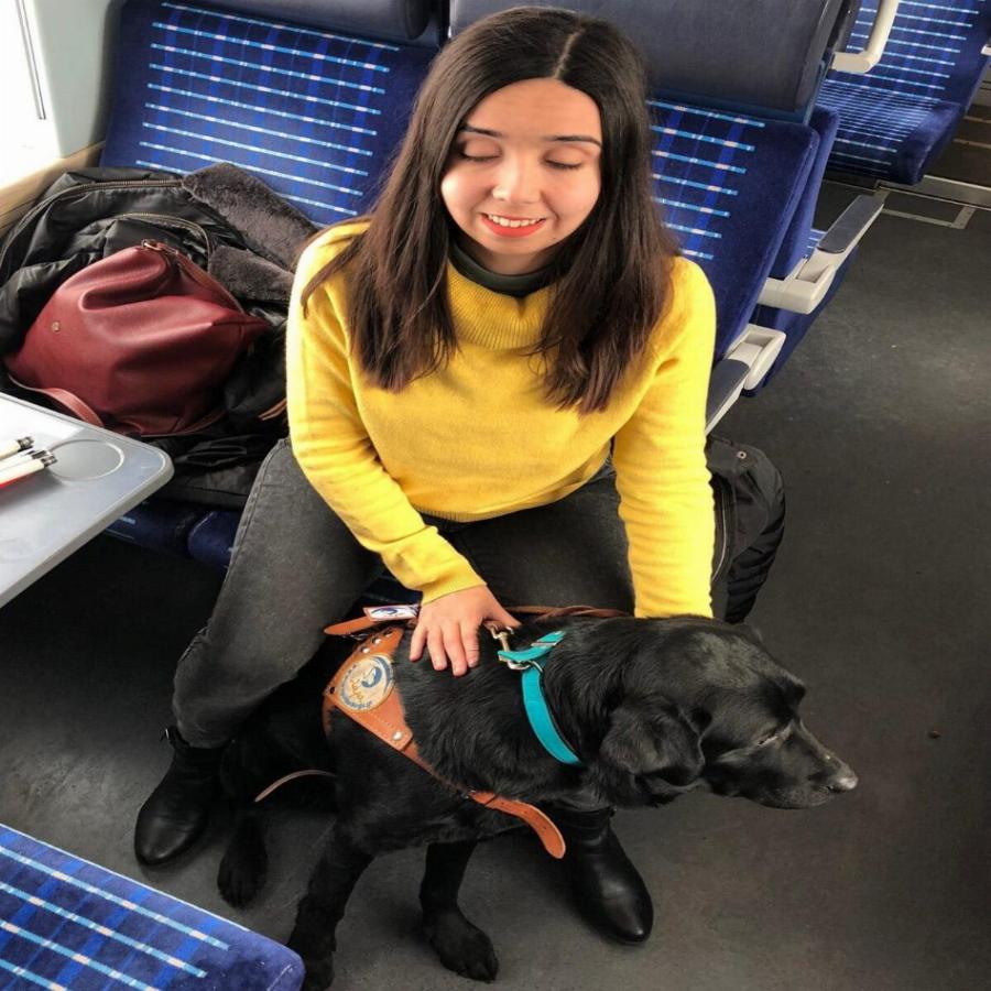 «Στη ζωή δεν υπάρχει λόγος να αποθαρρύνεται κανείς»: Το μήνυμα της Παρασκευής Κουτσαΐδη, της τυφλής μαθήτριας από την Κρήτη που αρίστευσε στις εξετάσεις