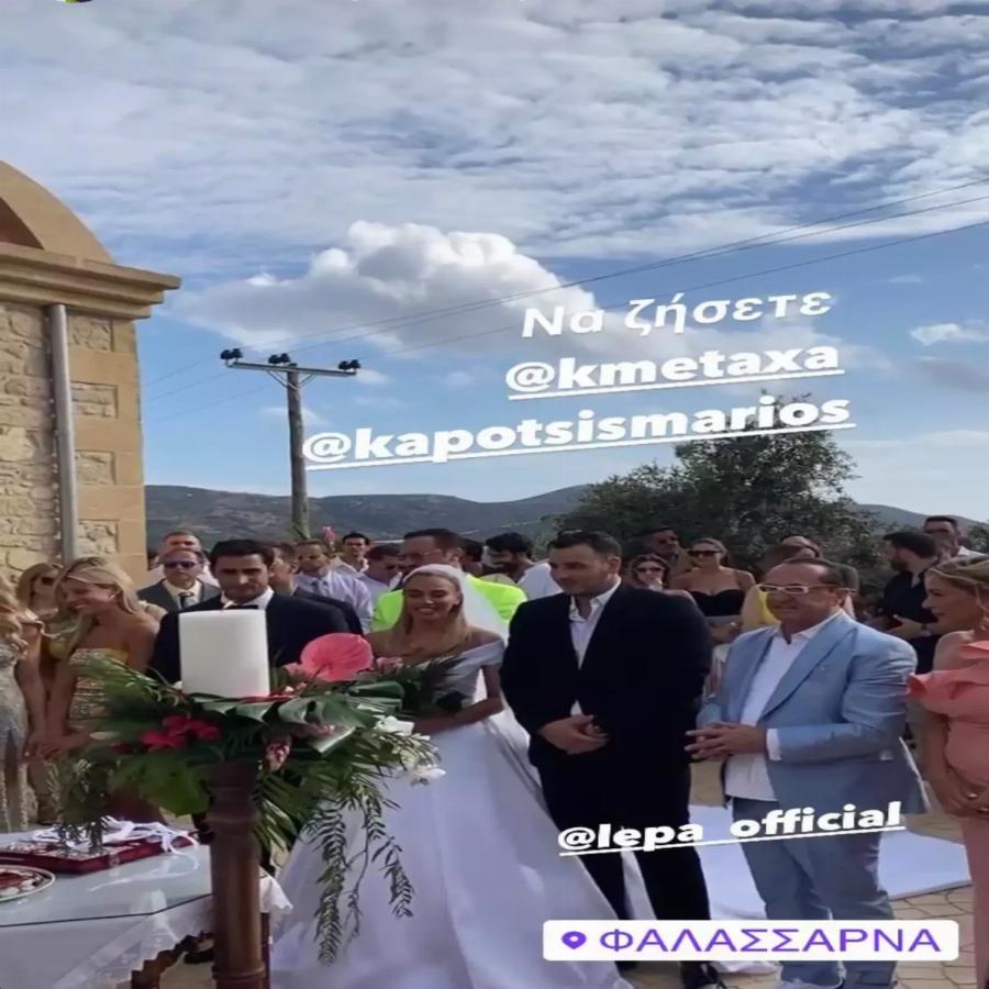 Παντρεύτηκαν χθες: Ο ονειρικός γάμος της Κόνι Μεταξά και του Μάριου Καπότση – Το παραμυθένιο νυφικό, οι 6 κουμπάροι και… πουθενά παιδιά