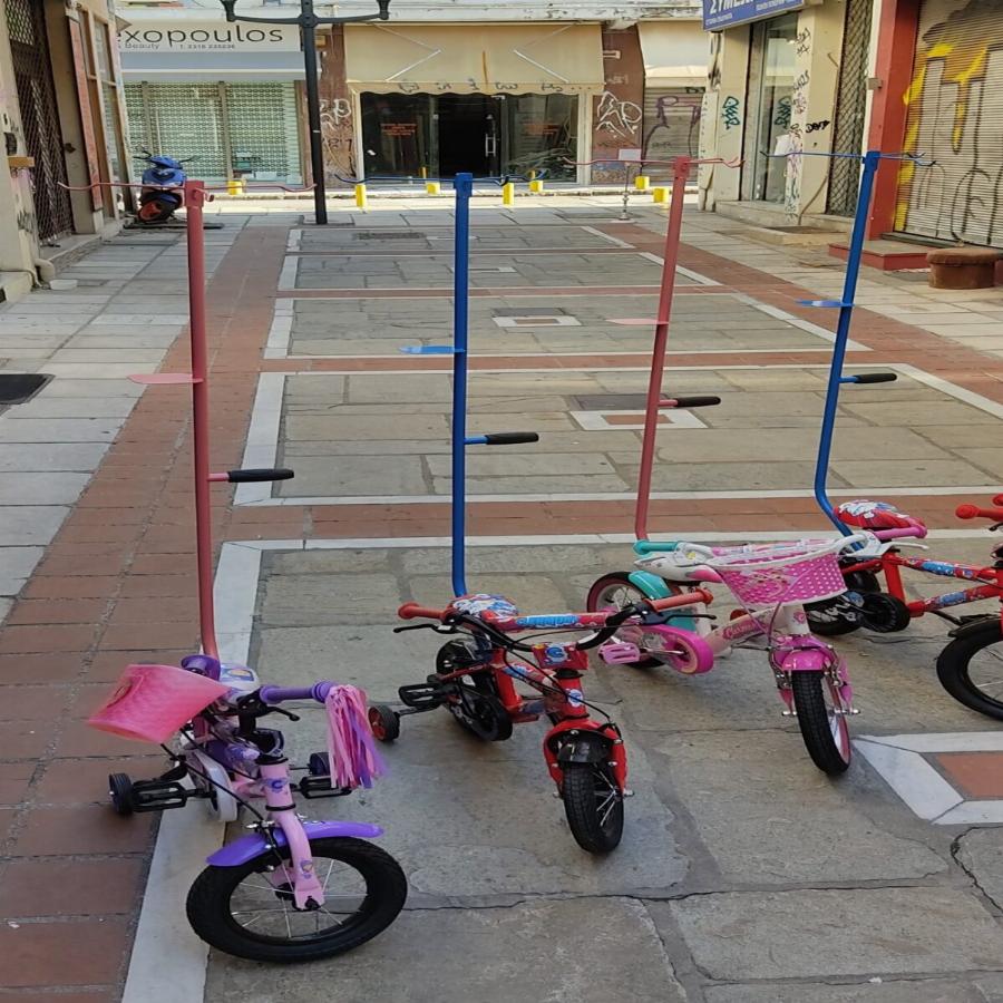 Κώστας Σιμελίδης: Έφτιαξε ειδικά διαμορφωμένα ποδήλατα για να μπορούν να μετακινούνται εντός νοσοκομείου παιδιά με καρκίνο