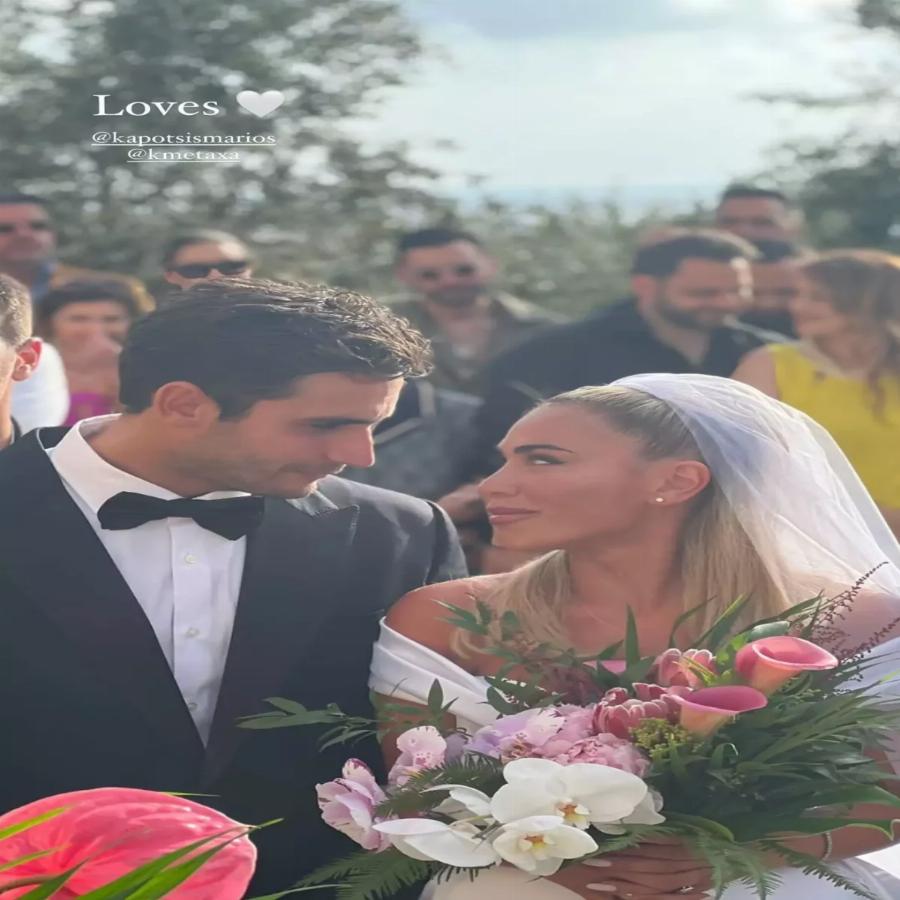Παντρεύτηκαν χθες: Ο ονειρικός γάμος της Κόνι Μεταξά και του Μάριου Καπότση – Το παραμυθένιο νυφικό, οι 6 κουμπάροι και… πουθενά παιδιά